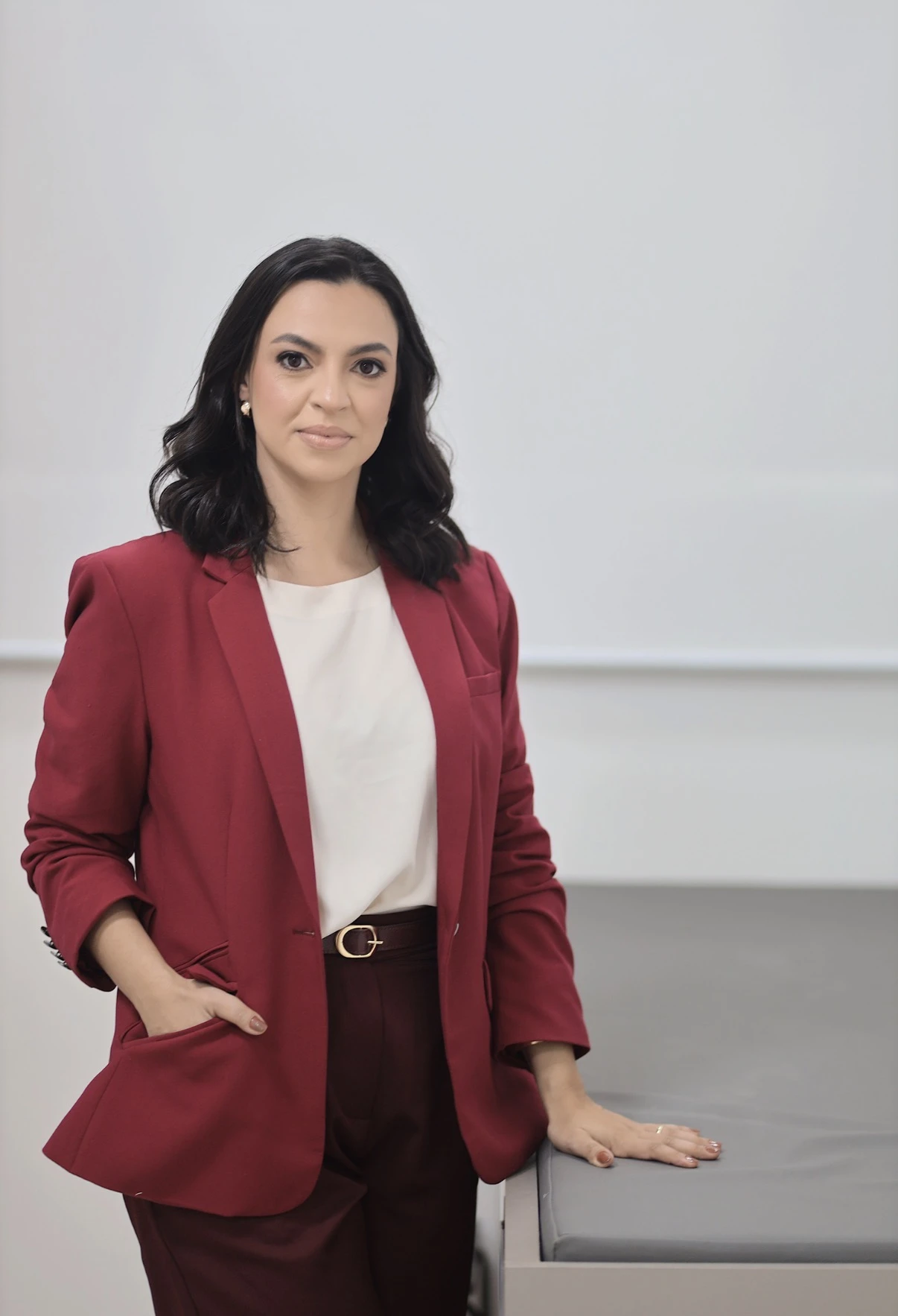 Dra. Ana Cláudia em seu consultório